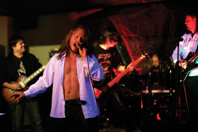 Suuri tuntematon
Avainsanat: Suuri Tuntematon night corner kotka hovinsaari