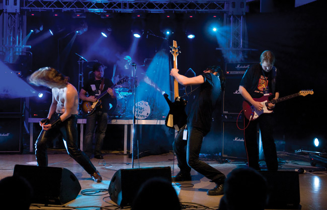 Suuri Tuntematon 2008
Dark Winter Fest, Sammon talo, Karhula, Kotka 2008.
Avainsanat: Suuri Tuntematon Dark Winter Fest Sammon talo karhula Kotka Hevi