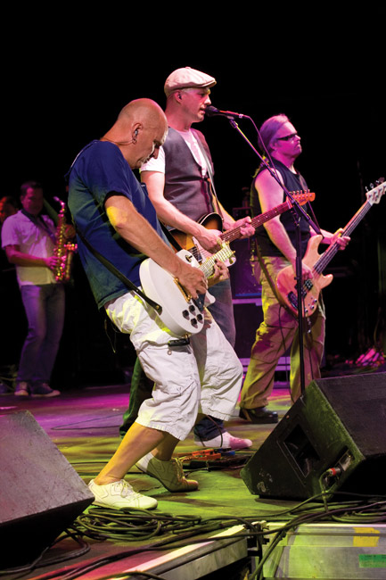 Eturivin muusikoita
Avainsanat: Suurlähettiläät Meripäivät Anssi Saarnilehto Jussu Pöyhönen Jay Havanna