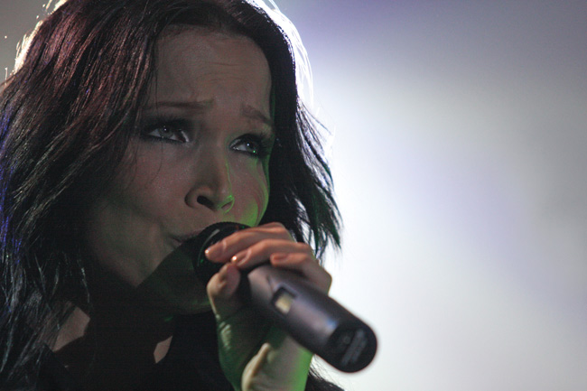 Koskettava
Avainsanat: Tarja Turunen ex-Nightwish kaunis seksikäs suloinen valloittava säteilevä Sami Hyypiä Areena Kuusankoski 