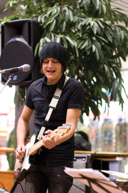 Teemu Seppälä
... ilman pojkia
Avainsanat: Teemu Seppälä & poijaat fasnion night Kotka pasaati Teemu Seppälä
... ilman pojkia
Avainsanat: Teemu Seppälä & poijaat fasnion night Kotka pasaati