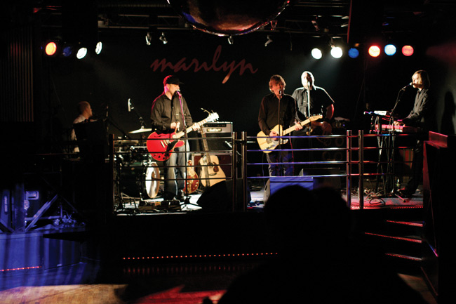 Teleks
Pepe Johansson, Markus Koskinen, Risto Niinikoski, Niko Kokko ja Jyrki Alanen.
Vaakuna, Marilyn, Kouvola 2007.
Avainsanat: Teleks Risto Niinikoski Markus Koskinen Pepe Johansson Niko Kokko Jyrki Alanen lava aita kouvola koko bändi kaikki yhdessä lavalla Teleks
Pepe Johansson, Markus Koskinen, Risto Niinikoski, Niko Kokko ja Jyrki Alanen.
Vaakuna, Marilyn, Kouvola 2007.
Avainsanat: Teleks Risto Niinikoski Markus Koskinen Pepe Johansson Niko Kokko Jyrki Alanen lava aita kouvola koko bändi kaikki yhdessä lavalla