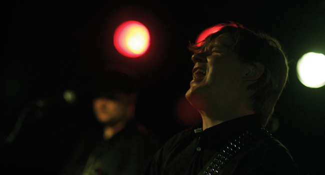 Hiljaa virtaa Vantaa
... ja sama sikaranskaksi.
Avainsanat: Teleks Pepe Johansson tunnelmoi soittaa laulaa koirapuistossa taivas hiljaa virtaa vantaa siivet