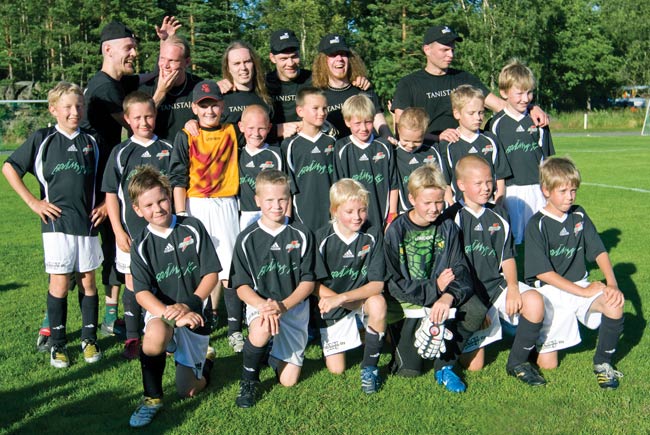 Yhteiskuva
Metsolan jehut ja Teräsbetoni, Metsolan kenttä, Kotka 2008.
Avainsanat: Teräsbetoni Kotka Meripäivät hevi taistelu jalkapallo yhteiskuva metsolan jehut kotkan nappulat Yhteiskuva
Metsolan jehut ja Teräsbetoni, Metsolan kenttä, Kotka 2008.
Avainsanat: Teräsbetoni Kotka Meripäivät hevi taistelu jalkapallo yhteiskuva metsolan jehut kotkan nappulat