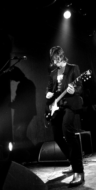 Peter Svensson
Kitaristi ja kitaristin varjo.
Avainsanat: the Cardigans Peter Svensson varjo kitaristi mv valo kengat Peter Svensson
Kitaristi ja kitaristin varjo.
Avainsanat: the Cardigans Peter Svensson varjo kitaristi mv valo kengat