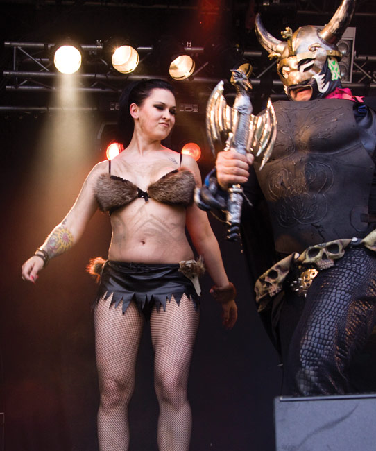 Nyt se tulee
Thor
Avainsanat: Thor Jon Mikl kanadalainen canada Sauna open air metal festiva Tampere Finland maski naamio tanssijatar seksikäs likainen