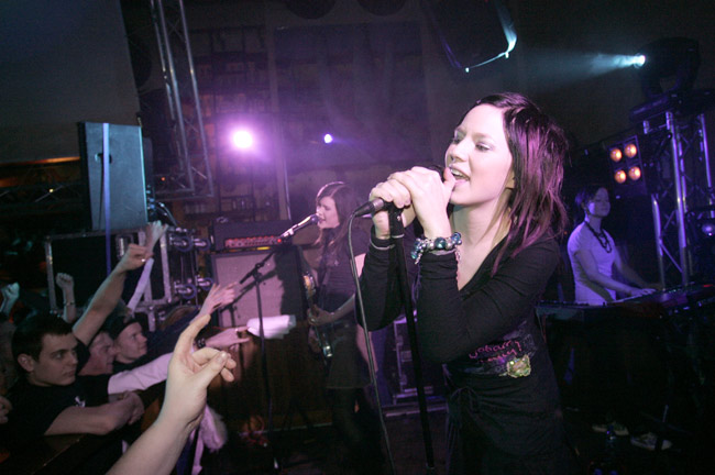 Eturivissä kädet heiluu
Avainsanat: Tiktak Petra Mimmu Nooro kädet eturivi