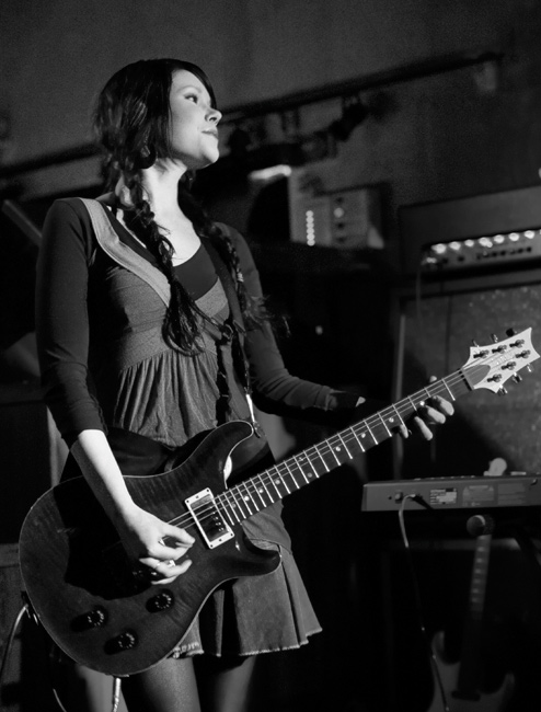 Noora 2007
Avainsanat: Tiktak jäähyväiskiertue hei me lopetetaan oikeesti mustavalkoinen Noora