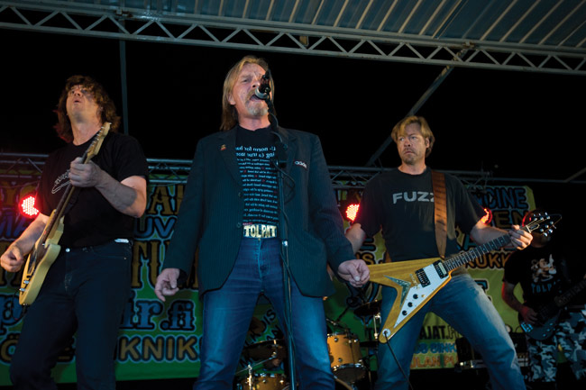 Tolppia
Kouvola 2009 - siellä jossain maaseudulla...
Avainsanat: Tolpat Löytty open air Elimäki Kouvola Häyhä Zellu 