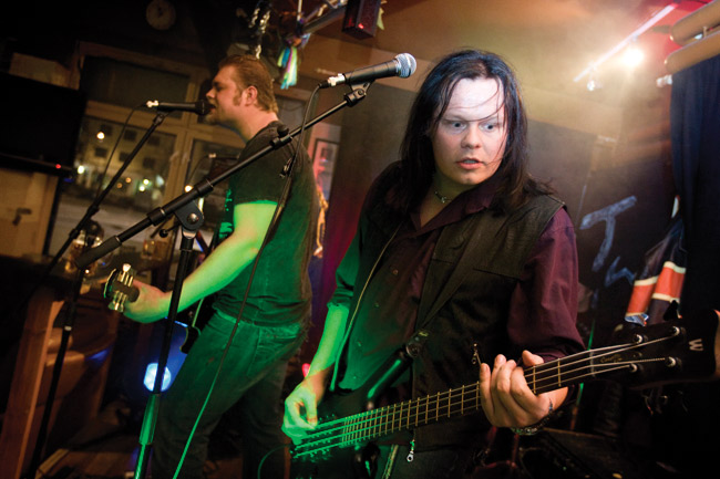 Löysikö Marko uuden sävelen?
Twelve Inches, Back Room, Kotka 2009.
Avainsanat: Twelve Inches Back Room Kotka Juha Marko hämmästynyt