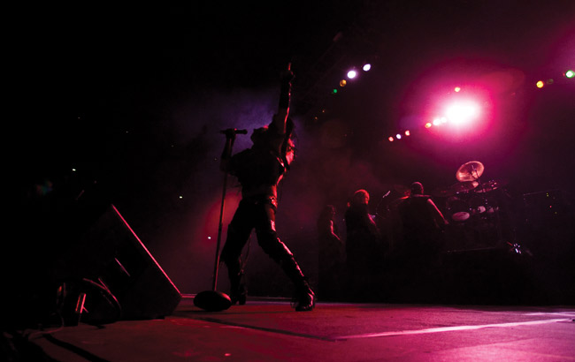 The start of the show
Keikka alkaa, valot vilkkuvat ja Dee Snider heiluu mikinvarressa, Helsinki 2007.
Avainsanat: Twisted Sister Twistarit Helsinki jäähalli kasarihevi heavy Jay Jay Franch kitaristi  Eddie Fingers Ojeda Mark the Animal Mendoza Dee Snider A J Pero
