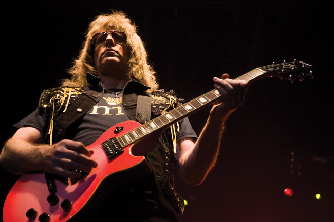 Jay Jay French 2007
A guitarman
Avainsanat: Twisted Sister Twistarit Helsinki jäähalli kasarihevi heavy Jay Jay Franch kitaristi  meikattu sähkökitara