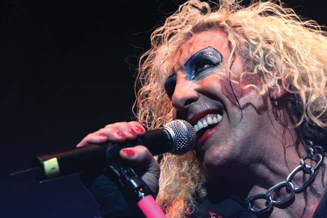 A beauty or a beast?
Ketju kaulassa...
Avainsanat: Twisted Sister Twistarit Helsinki jäähalli kasarihevi heavy Dee Snider meikattu laulaja