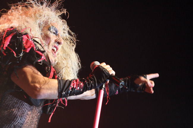Jump!
Hyppy!
Avainsanat: Twisted Sister Twistarit Helsinki jäähalli kasarihevi heavy Dee Snider meikattu laulaja hypätä pompata