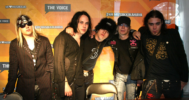 Uniklubi
Janne, Jussi, Pasi, Antti ja Teemu poseeraavat Live 05 -keikan jälkeen, Helsinkin 2005.
Avainsanat: Uniklubi Janne Pasi Jussi Teemu Antti Voice poseerata koko bändi karvapäät rentut idolit