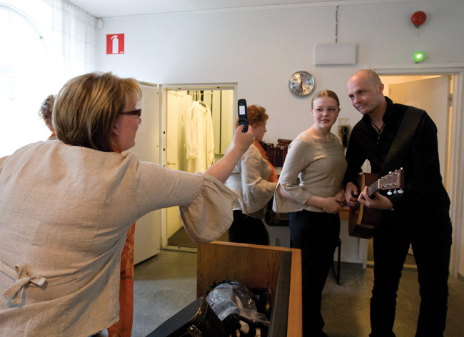 Sakastin sankarit
"Minäkin tahdon kuvaan Juha Tapion kanssa!"
Avainsanat: Kymi Contento kuoro hengellinen gospel Toivon ja lohdun konsertti Kymin kirkko Juha Tapio Sakastin sankarit
"Minäkin tahdon kuvaan Juha Tapion kanssa!"
Avainsanat: Kymi Contento kuoro hengellinen gospel Toivon ja lohdun konsertti Kymin kirkko Juha Tapio