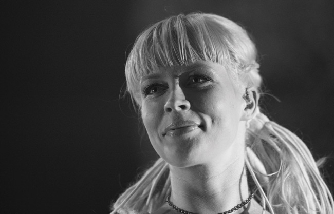 Johanna Virtanen
Kuusamosta Helsinkiin ja Värttinään
Avainsanat: Värttinä omilla mailla 25-vuotisjuhlakiertue 25 years kansanmusiikki Johanna Virtanen kaunis iloinen seksikäs pirteä suloinen mustavalkoinen