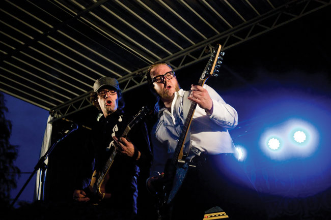 No näin!
Viikatelaisia esittämässä musiikkiviihdettä
Avainsanat: Viikate Löytty open air Kouvola Elimäki Kaarle Arvo
