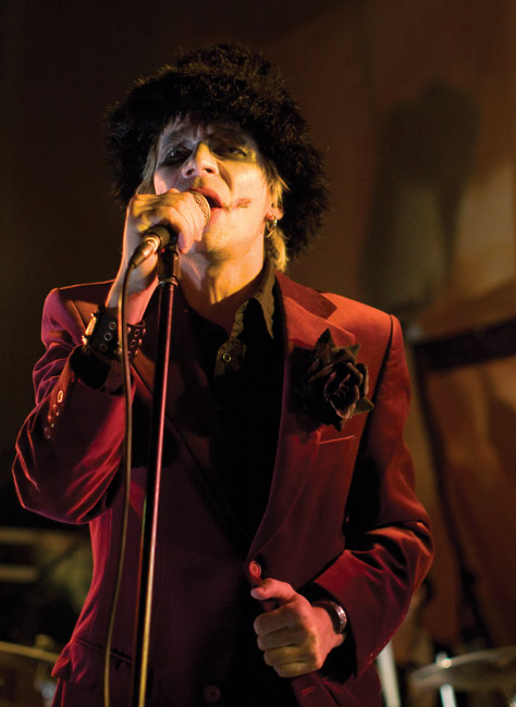 Ville Pusa
Mr. Hyde bandin vierailevana solistina
Avainsanat: Ville Pusa Mr Hyde band pirulliset bileet Amarillo Kotka maskeerattu arvet