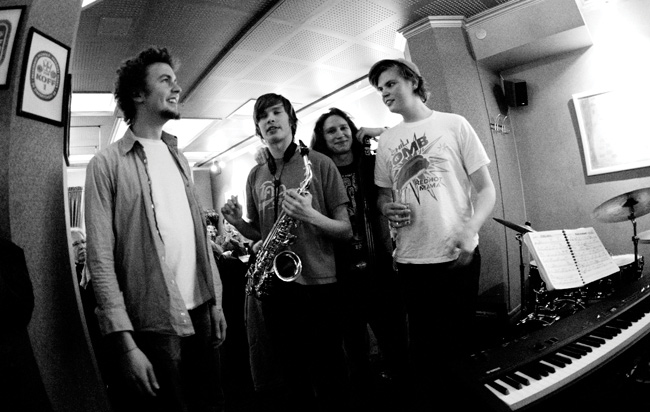 Walking Quaters
Cafe Albert, Kotka 2009.
Avainsanat: Walking Quaters jatsi jazz cafe albert keikan jälkeen