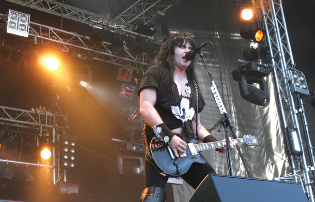 "I'm a wild child, come and love me, I want you..."
Avainsanat: W.A.S.P. wasp Blackie Lawless alkuperäisjäsen kitaristi-laulaja plektra amerikkalainen Wild child "I'm a wild child, come and love me, I want you..."
Avainsanat: W.A.S.P. wasp Blackie Lawless alkuperäisjäsen kitaristi-laulaja plektra amerikkalainen Wild child