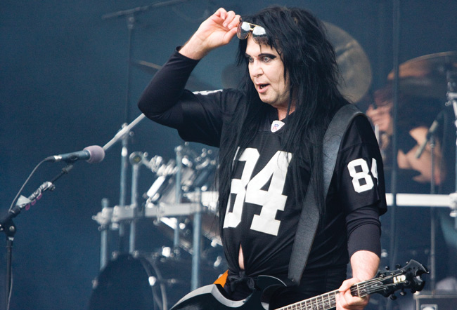 "Can you see the real me?"
Blackie Lawless 2008
Avainsanat: W.A.S.P. WASP Ankkarock Vantaa Korso Blackie Lawless pelipaita 84 pelaaja the real me lasit nostaa meikattu "Can you see the real me?"
Blackie Lawless 2008
Avainsanat: W.A.S.P. WASP Ankkarock Vantaa Korso Blackie Lawless pelipaita 84 pelaaja the real me lasit nostaa meikattu