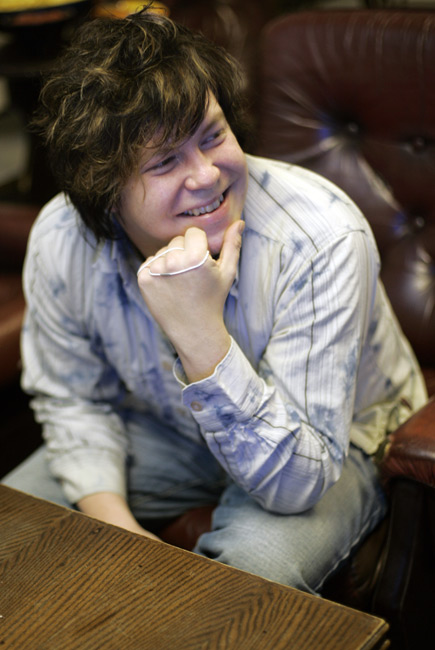 Hetkeä ennen keikkaa
Kohta aletaan mietti biisilistaa...
Avainsanat: Jani Wickholm takahuone nauraa istua idols odottaa pöytä