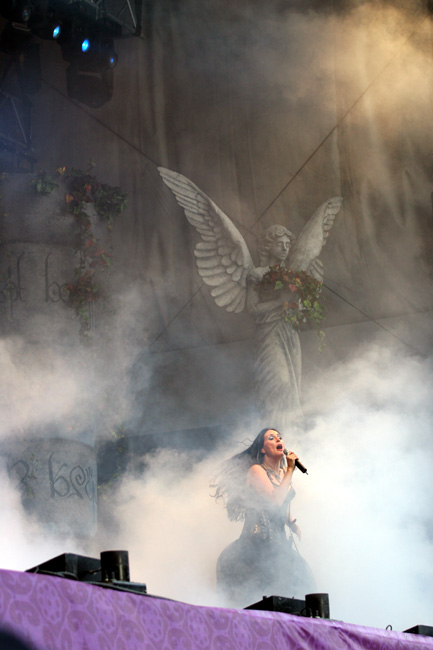 Enkelit savussa
Sharon den Adel ja huimat lavapatsaat.
Avainsanat: Within Temptation Shoron den Adel enkeli savu patsas siivet gootti metalli