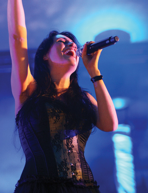 Sharon den Adel 2007
Avainsanat: Within Temptation Sharon den Adel käsi ylhäällä kulttuuritalo Hollanti oopperametalli sinfoniametalli heavi hevi