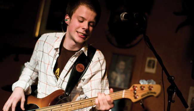 Tarkkana kuin porkkana
Avainsanat: Year Of The Dog basisti basso H