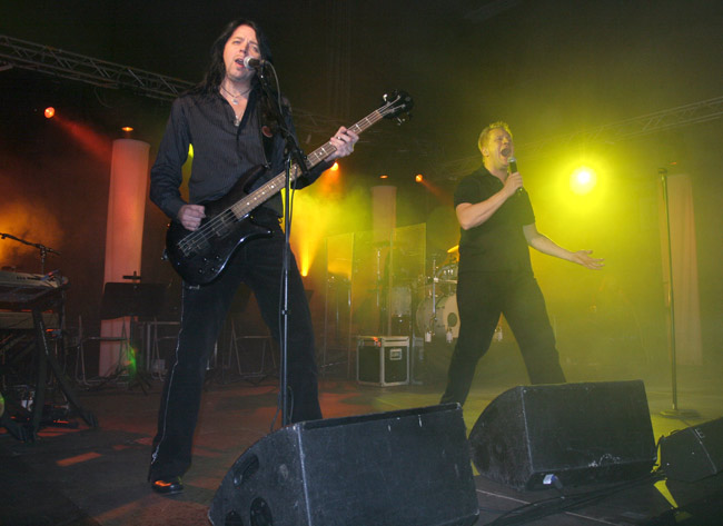 Jukka ja Olli
Avainsanat: Jukka Lewis Olli Lindholm Ã–y lava Loviisa Kuolematon