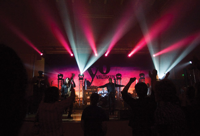 Valtakunnallinen Yö
Konserttikiertua, Valkeala 2007.
Avainsanat: Yö Valtakunta konserttikiertue Juki Jukka Lewis Olli Lindholm Daffy Terävä Miina Mikkonen Ari Toikka Jari latomaa Mikko Kangasjärvi Suvi Teräsniska