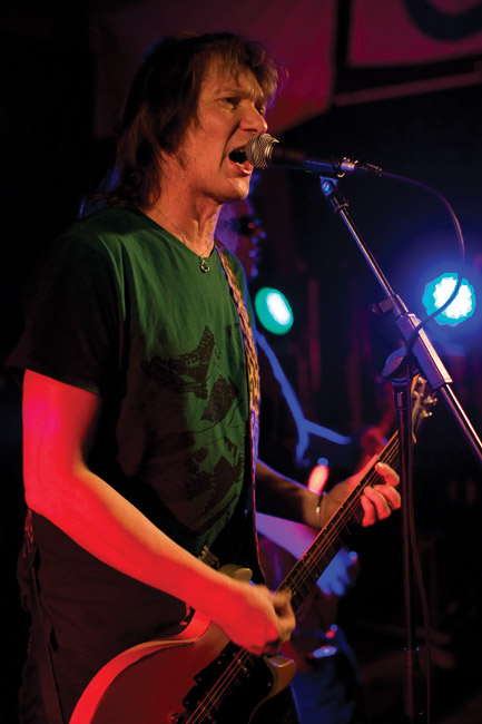 Miika Söderholm
Punkin esi-isä
Avainsanat: Ypö-Viis Kesto-klubi Kotka Kairo Miika Söderholm punk